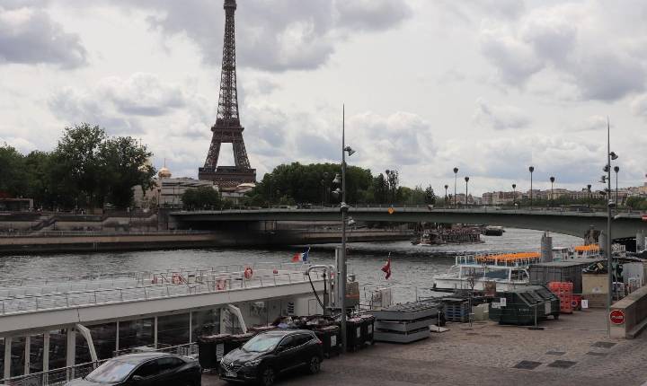 AS PONTES DE PARIS: TRAVESSIAS DE PEDRA E DE SILÊNCIO