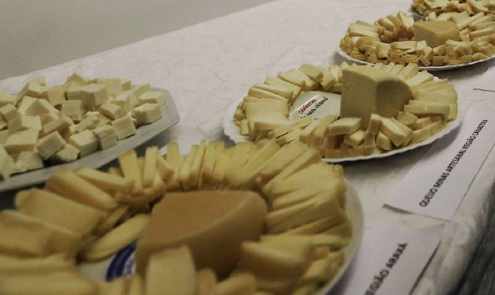 Brasil começa a importar queijo mais barato após acordo Mercosul–UE