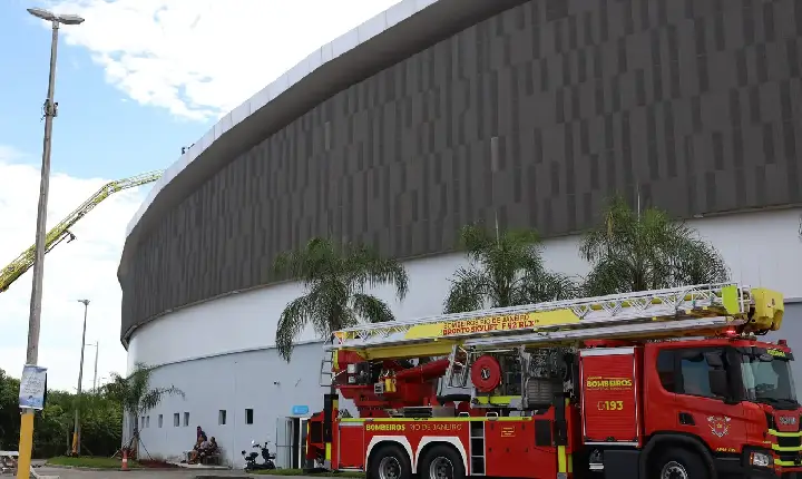 Defesa Civil do Rio interdita parte do Velódromo atingido por incêndio