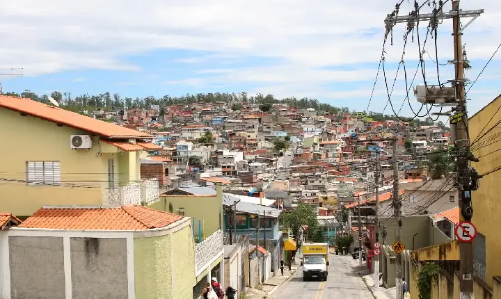Habitantes de Perus, em SP, acusam fraude em audiência pública