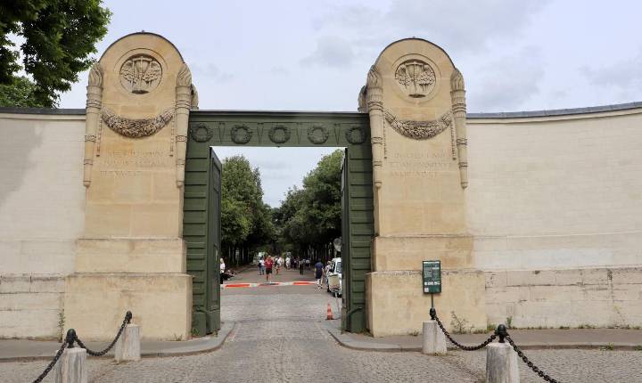 PÈRE LACHAISE: ONDE O PASSADO CONTA A SUA HISTÓRIA