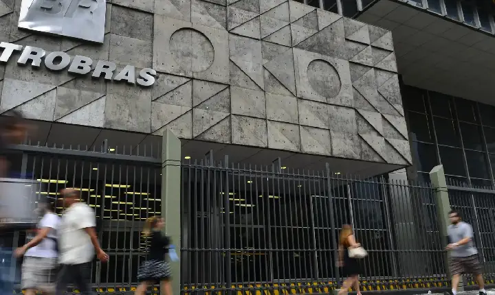Petrobras destitui diretor de área que vendeu gás com 100% de ágio