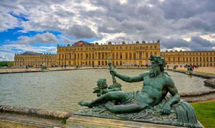 TRÊS CASTELOS E UM CORPO: ONDE O TEMPO SE DOBRA EM SILÊNCIO