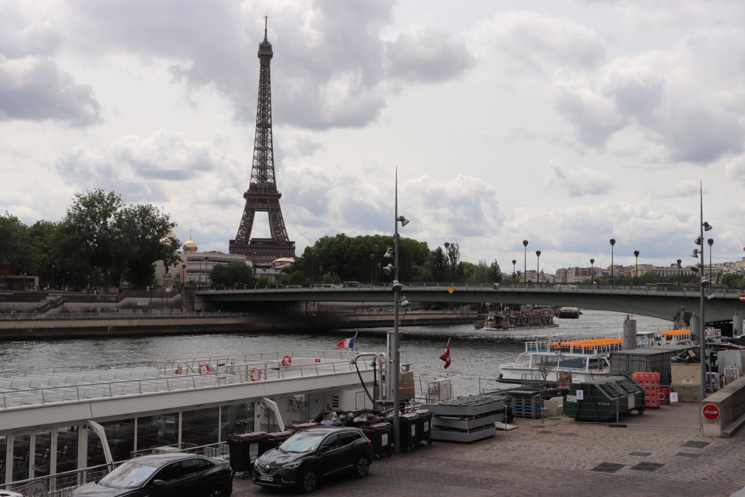 AS PONTES DE PARIS: TRAVESSIAS DE PEDRA E DE SILÊNCIO